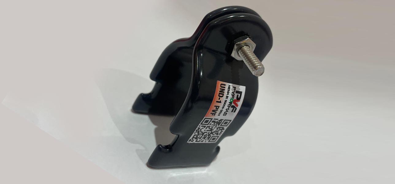 Abrazaderas tipo unicanal de aluminio o galvanizado cubierta con capa de PVC de 40 milesimas usadas para tubería conduit