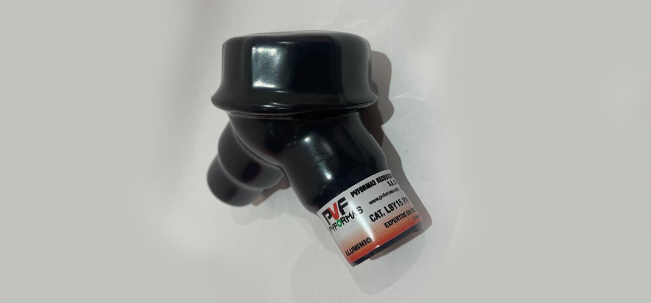 Codo tipo LYB, marca PVFORMAS para áreas peligrosas recubrimiento externo de PVC 40 milesimas y recubrimiento interior de uretano material eléctrico en Coatzacoalcos, Veracruz, PVFORMAS